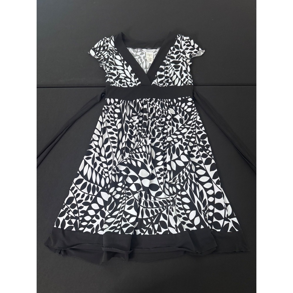 Black & White Leaf Print  Dress- V Neck  W/Black Tie in back - Med Size